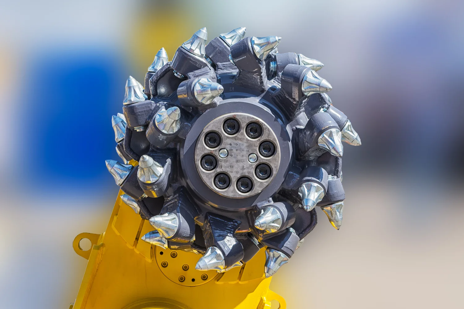 Avances y retos en los triconos de rodamiento abierto y sellado en minería de superficie